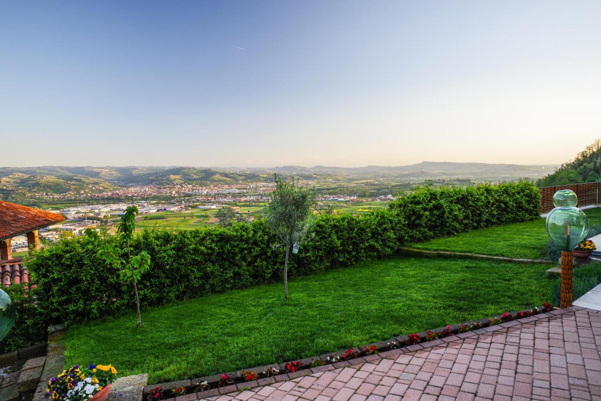 Vista Langhe - Cerratohouses Guarene Εξωτερικό φωτογραφία
